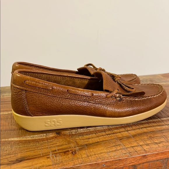 SAS Brown Leather Loafers with Tassels, Women’s Size 9, Run Small - Picture 2 of 8